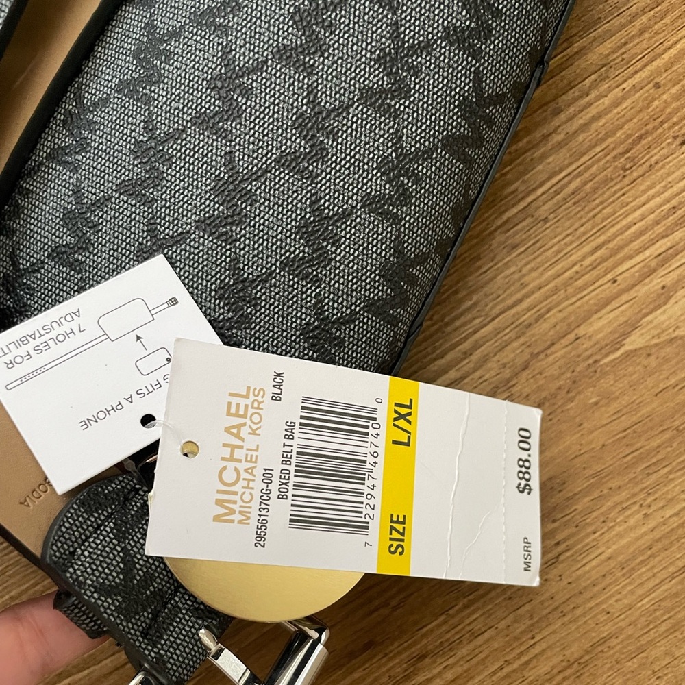 Michael Kors Belt Bag / Crossbody - Picture 7 of 10